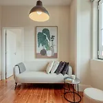 Sunny House - Bright 2 Bedroom W/ Office Lissabon
