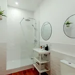 Appartement Sunny House - Bright 2 Bedroom W/ Office Lissabon