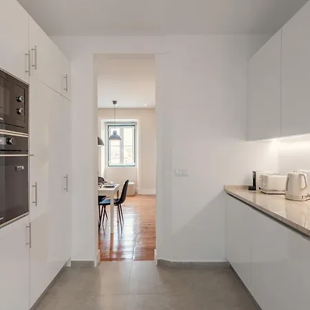 Sunny House - Bright 2 Bedroom W/ Office * 리스본