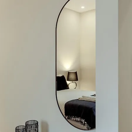 Sunny House - Bright 2 Bedroom W/ Office * 리스본