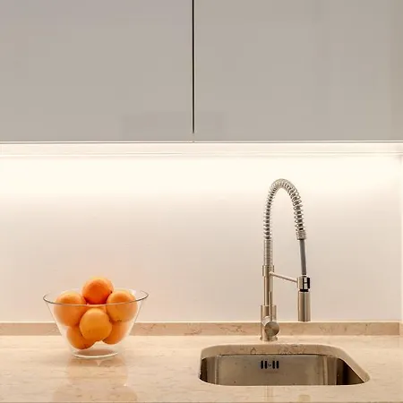 아파트 Sunny House - Bright 2 Bedroom W/ Office 리스본