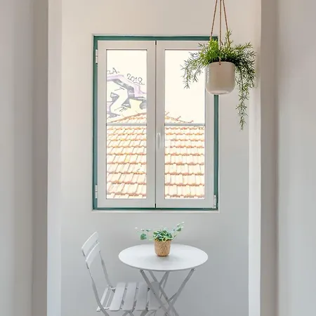 아파트 Sunny House - Bright 2 Bedroom W/ Office 리스본