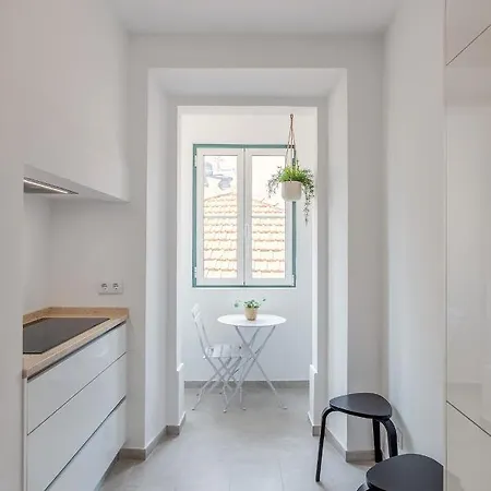 Sunny House - Bright 2 Bedroom W/ Office 리스본