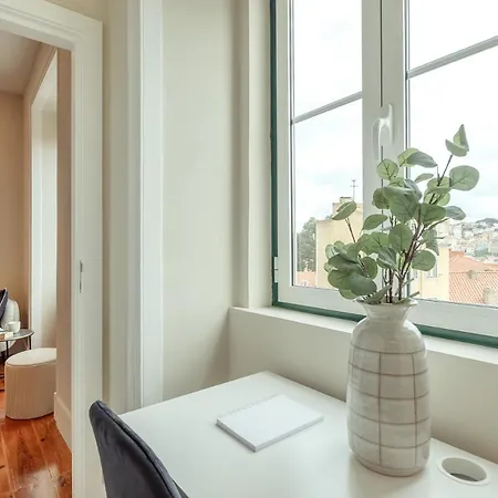 Sunny House - Bright 2 Bedroom W/ Office 아파트 리스본