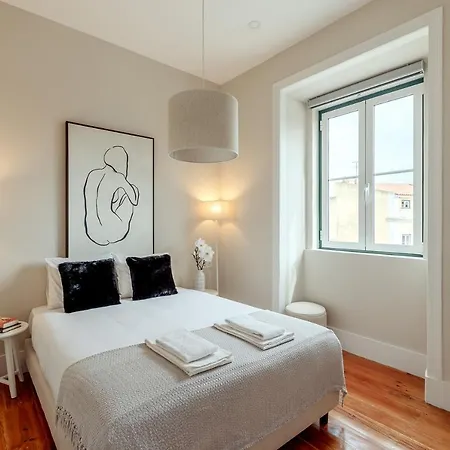 아파트 Sunny House - Bright 2 Bedroom W/ Office 리스본