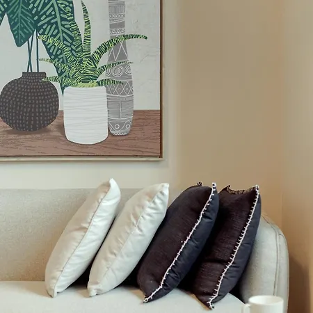 아파트 Sunny House - Bright 2 Bedroom W/ Office 리스본