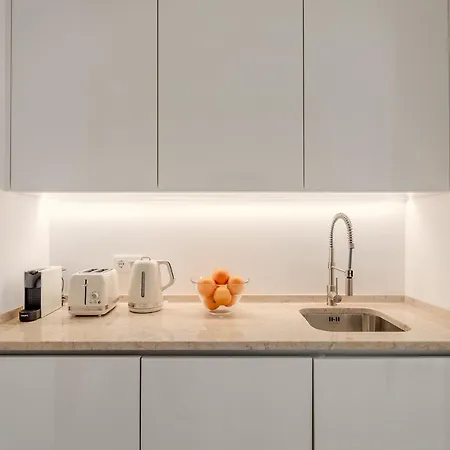 Sunny House - Bright 2 Bedroom W/ Office 리스본