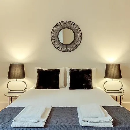 Sunny House - Bright 2 Bedroom W/ Office * 리스본