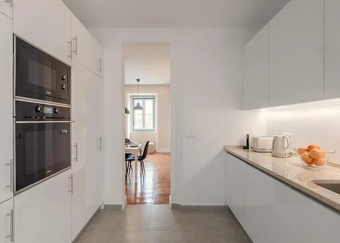 Sunny House - Bright 2 Bedroom W/ Office * リスボン