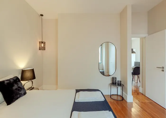 Sunny House - Bright 2 Bedroom W/ Office * リスボン