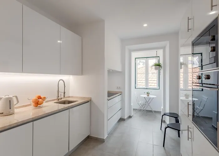 Sunny House - Bright 2 Bedroom W/ Office リスボン