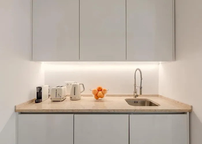 Sunny House - Bright 2 Bedroom W/ Office リスボン