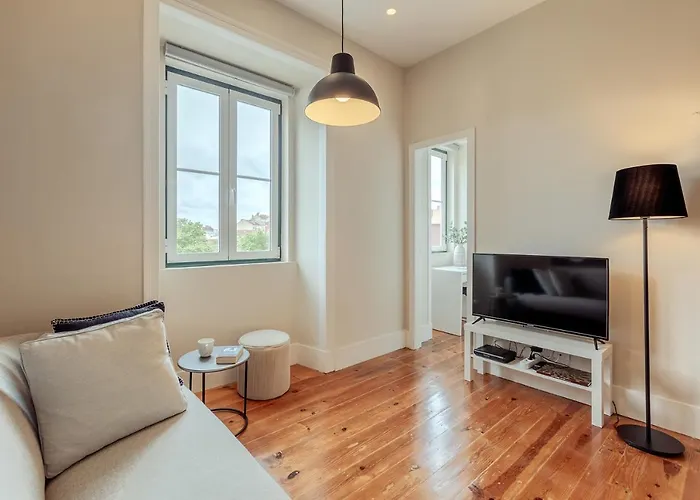 Sunny House - Bright 2 Bedroom W/ Office リスボン