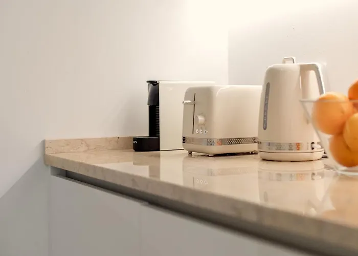 Apartment Sunny House - Bright 2 Bedroom W/ Office Lissabon