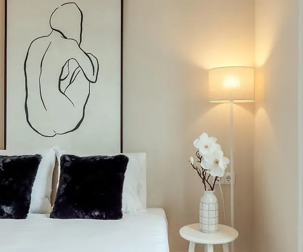 Sunny House - Bright 2 Bedroom W/ Office Lissabon