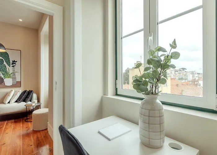 Sunny House - Bright 2 Bedroom W/ Office Apartment Lissabon